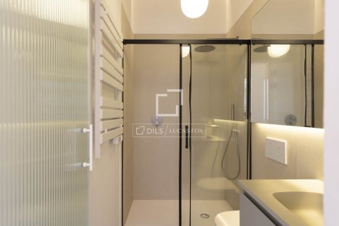 2 bedrooms apartment for sale in Barcelona, Catalonia, Spain № 7137 - photo 11