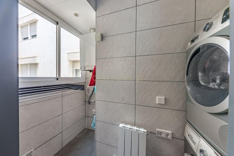 Apartamento de 2 dormitorios en venta en Barcelona, Cataluña, Spain № 6959 - foto 28