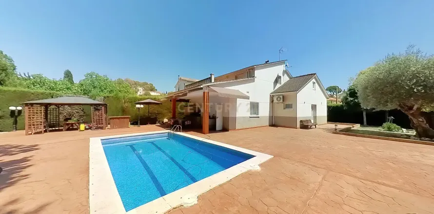 Сasa de 5 dormitorios en venta en Llica D'amunt, Barcelona, Cataluña, Spain № 6961