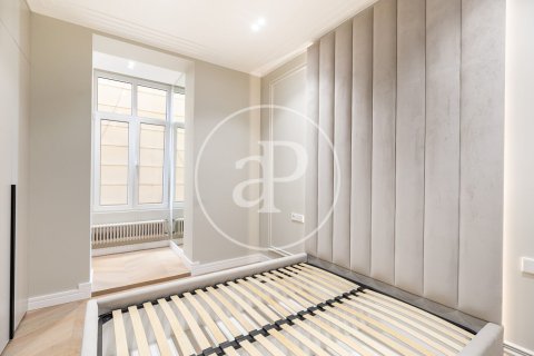 Купить квартиру в Эшампле, Испания с 3 спальни, 125м², № 2441 - фото 14