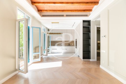 Купить квартиру в Эшампле, Испания с 3 спальни, 125м², № 2441 - фото 4