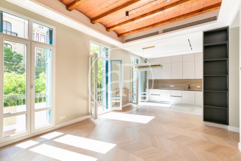 Квартира с 3 спальнями в Эшампле, Барселона, Каталония, Испания № 2441