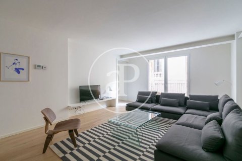 Купить квартиру в Старый город, Барселона, Испания с 2 спальни, 117м², № 2440 - фото 2