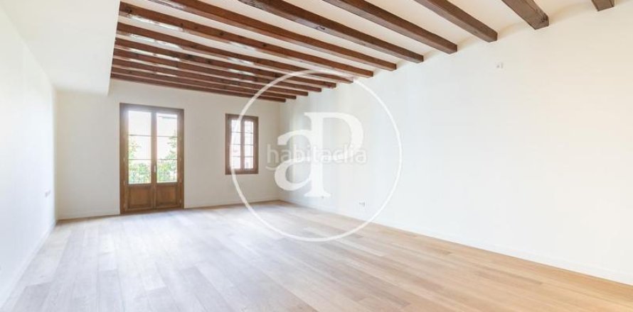 Пентхаус с 2 спальнями в Эшампле, Барселона, Каталония, Испания № 2436