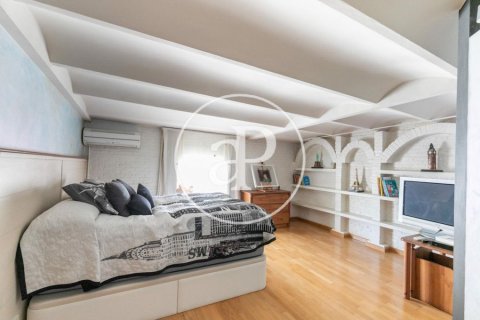 Купить квартиру в Эшампле, Испания с 5 спален, 246м², № 2442 - фото 3