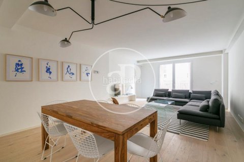 Купить квартиру в Старый город, Барселона, Испания с 2 спальни, 117м², № 2439 - фото 2