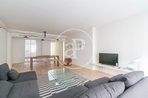 Купить квартиру в Старый город, Барселона, Испания с 2 спальни, 117м², № 2439 - фото 4