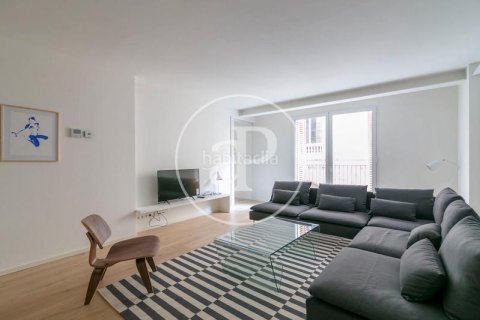 Купить квартиру в Старый город, Барселона, Испания с 2 спальни, 117м², № 2439 - фото 3