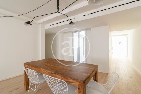 Купить квартиру в Старый город, Барселона, Испания с 2 спальни, 117м², № 2438 - фото 5