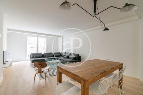 Квартира с 2 спальнями в Старый городе, Барселона, Каталония, Испания № 2438