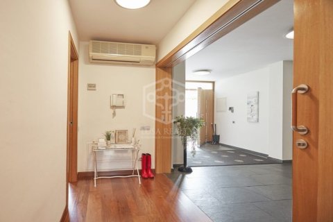 Купить виллу в Кастельдефельс, Испания с 6 спален, 640м², № 926 - фото 9