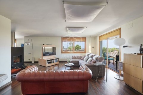 Купить виллу в Кастельдефельс, Испания с 6 спален, 640м², № 926 - фото 10