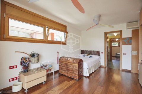 Купить виллу в Кастельдефельс, Испания с 6 спален, 640м², № 926 - фото 24