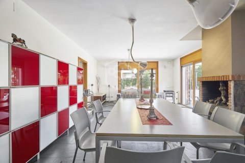 Купить виллу в Кастельдефельс, Испания с 6 спален, 640м², № 926 - фото 15