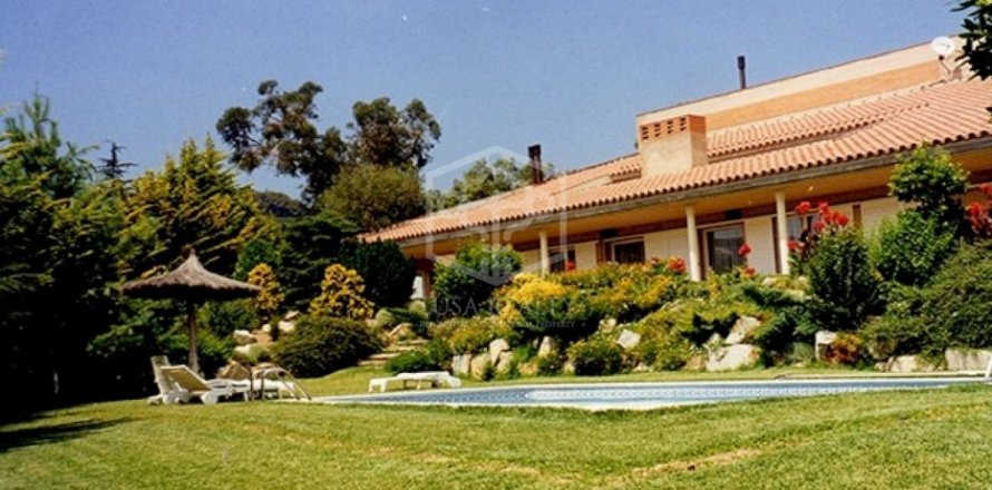 Вилла с 6 спальнями в Кабрильсе, Барселона, Каталония, Испания № 924