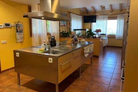 Купить виллу в Сан-Андреу-де-Льяванерес, Испания с 3 спальни, 350м², № 925 - фото 19