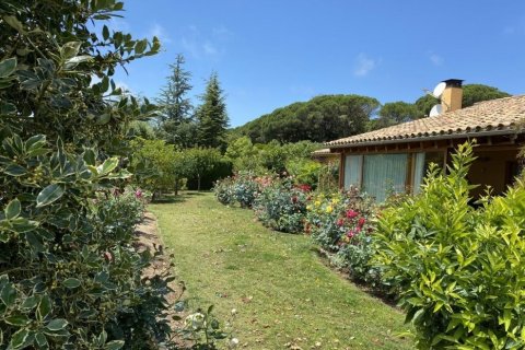 Купить виллу в Сан-Андреу-де-Льяванерес, Испания с 3 спальни, 350м², № 925 - фото 2