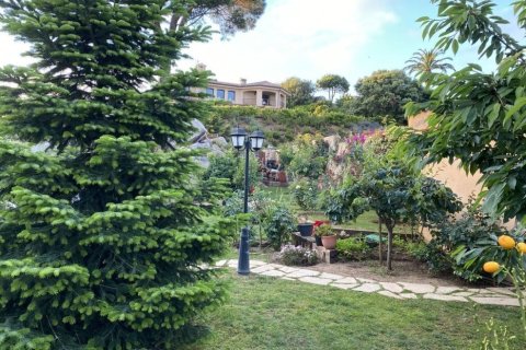 Купить виллу в Сан-Андреу-де-Льяванерес, Испания с 3 спальни, 350м², № 925 - фото 10