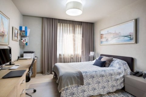 Купить квартиру в Барселона, Испания с 4 спальни, 240м², № 922 - фото 9