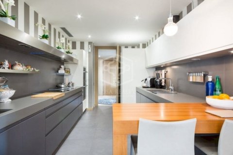 Купить квартиру в Барселона, Испания с 4 спальни, 240м², № 922 - фото 5