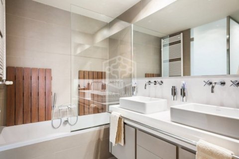 Купить квартиру в Барселона, Испания с 4 спальни, 240м², № 922 - фото 12