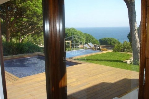 Купить виллу в Бланес, Испания с 4 спальни, 263м², № 923 - фото 4