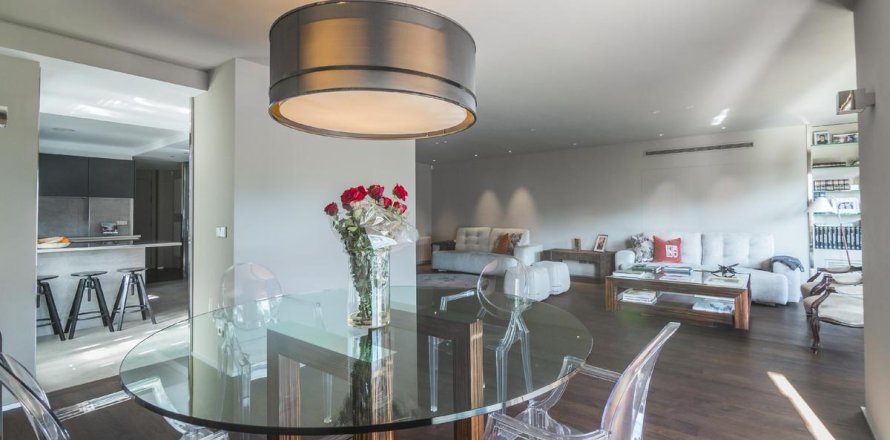 Квартира с 5 спальнями в Барселоне, Каталония, Испания № 1158