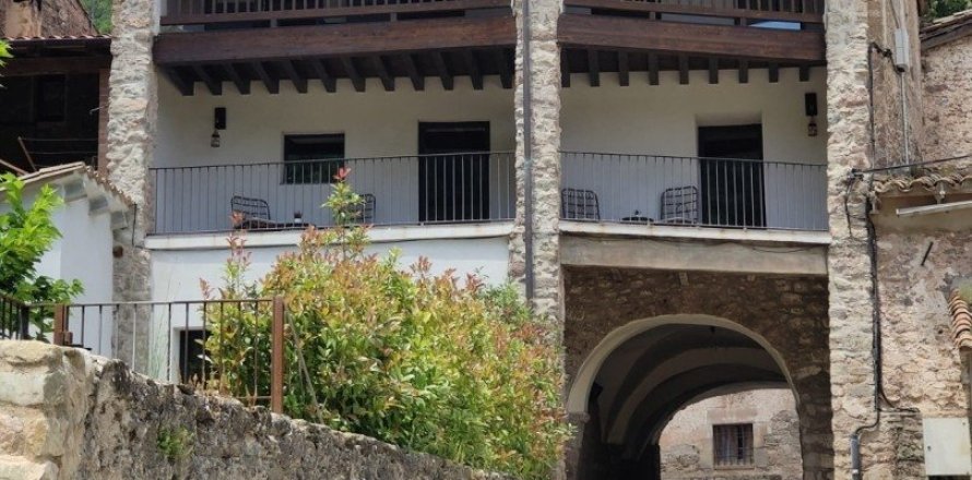 6 bedrooms townhouse for sale in La Vall d'en Bas, Girona, Catalonia, Spain № 4879