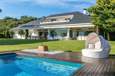 Купить дом в Сан-Андреу-де-Льяванерес, Испания с 6 комнат, № 1369 - фото 6