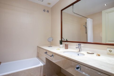 Купить дом в Сан-Андреу-де-Льяванерес, Испания с 6 комнат, № 1369 - фото 29