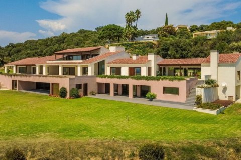 Купить дом в Сан-Андреу-де-Льяванерес, Испания с 9 комнат, № 1370 - фото 2