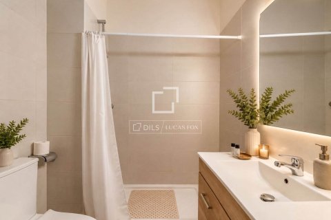 Купить квартиру в Барселона, Испания с 4 спальни, 86м², № 7159 - фото 3