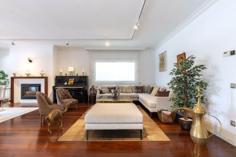 Купить виллу в Сан-Жуст-Десверн, Испания с 3 спальни, 483м², № 7158 - фото 2