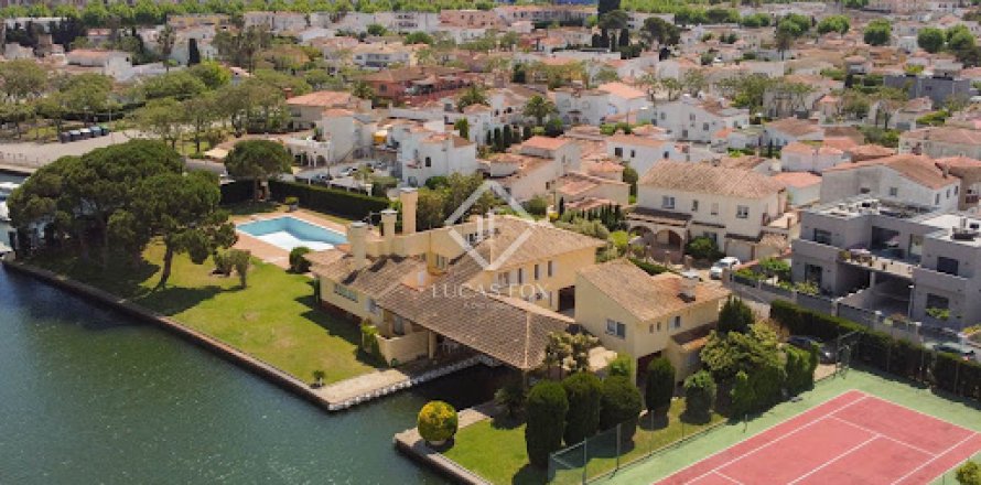 Земельный участок 500м² в Кастельо-д'Эмпурисе, Герона, Каталония, Испания № 2676