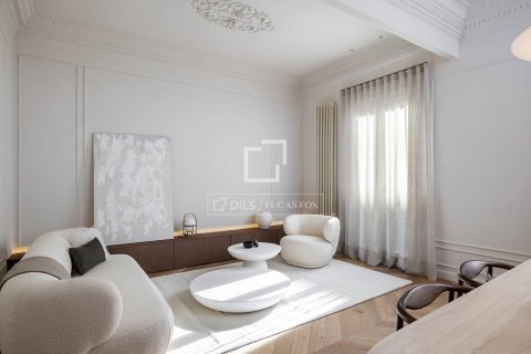 4 bedrooms apartment for sale in Barcelona, Catalonia, Spain № 3981