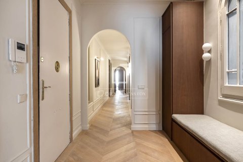 4 bedrooms apartment for sale in Barcelona, Catalonia, Spain № 3981 - photo 16