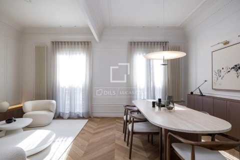 4 bedrooms apartment for sale in Barcelona, Catalonia, Spain № 3981 - photo 2