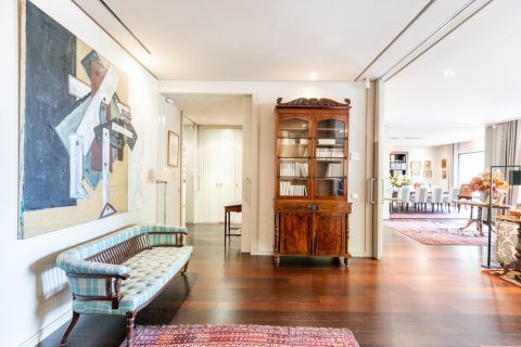 Купить квартиру в Барселона, Испания с 7 комнат, № 1537 - фото 25