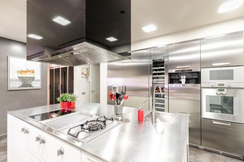 Купить квартиру в Барселона, Испания с 7 комнат, № 1537 - фото 10