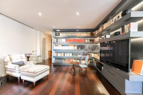 Купить квартиру в Барселона, Испания с 7 комнат, № 1537 - фото 21