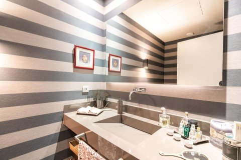 Купить квартиру в Барселона, Испания с 7 комнат, № 1537 - фото 26