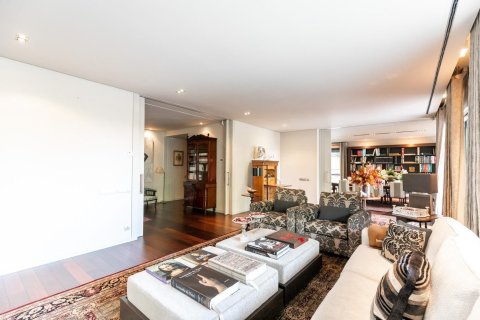 Купить квартиру в Барселона, Испания с 7 комнат, № 1537 - фото 24