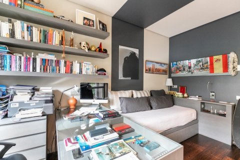 Купить квартиру в Барселона, Испания с 7 комнат, № 1537 - фото 28