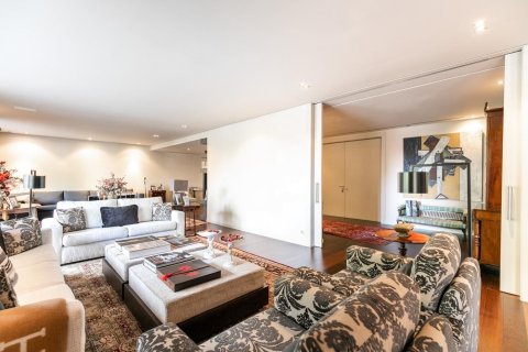 Купить квартиру в Барселона, Испания с 7 комнат, № 1537 - фото 3