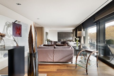 Купить квартиру в Барселона, Испания с 7 комнат, 492м², № 1539 - фото 7