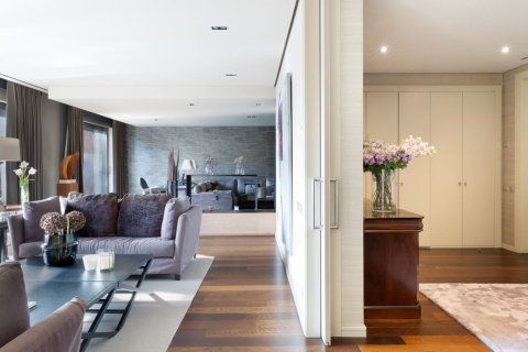 Купить квартиру в Барселона, Испания с 7 комнат, 492м², № 1539 - фото 6