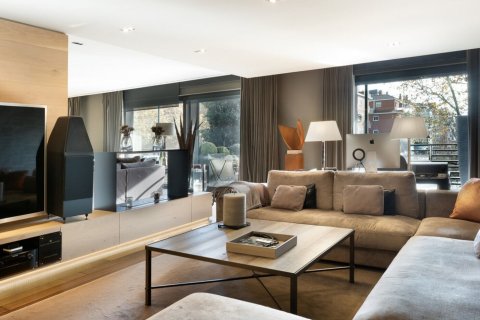 Купить квартиру в Барселона, Испания с 7 комнат, 492м², № 1539 - фото 3