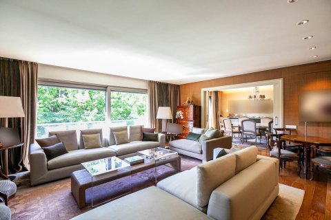 Купить квартиру в Барселона, Испания с 6 комнат, № 1540 - фото 2