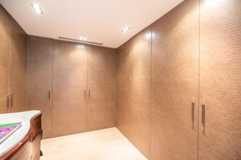 Купить квартиру в Барселона, Испания с 6 комнат, № 1536 - фото 11