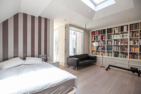 Купить квартиру в Барселона, Испания с 6 комнат, № 1536 - фото 14